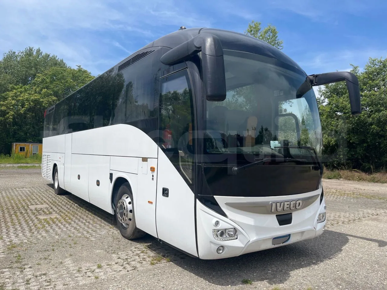 Iveco Magelys SFR2XX - EUR6 - 294kW - 12.265m - 3/4 front right doors