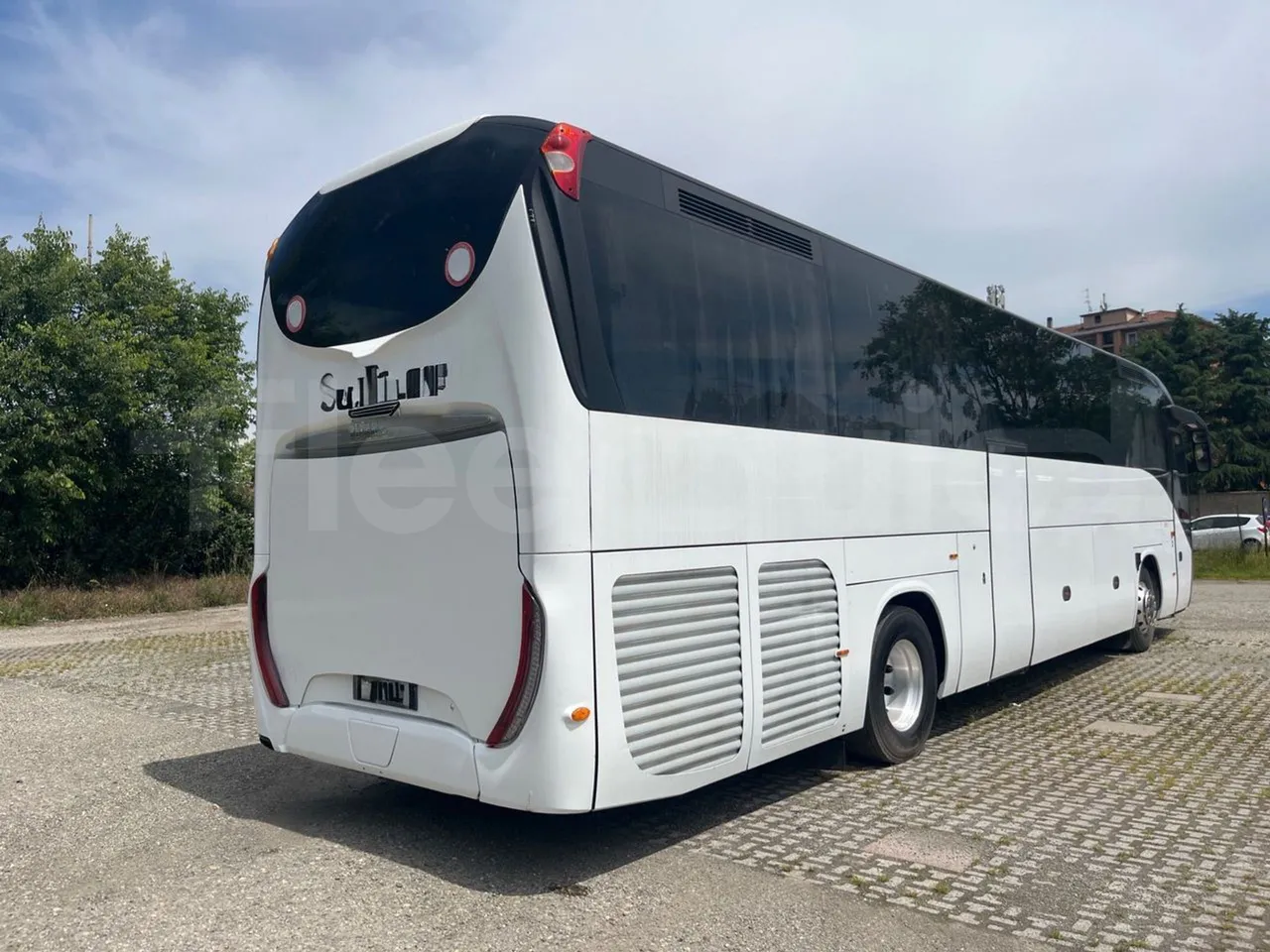 Iveco Magelys SFR2XX - EUR6 - 294kW - 12.265m - 3/4 right rear doors closed