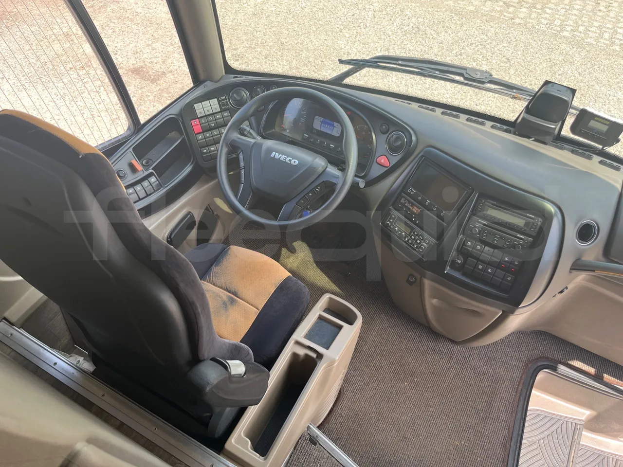 Iveco Magelys SFR2XX - EUR6 - 294kW - 12.265m - buttons panels on