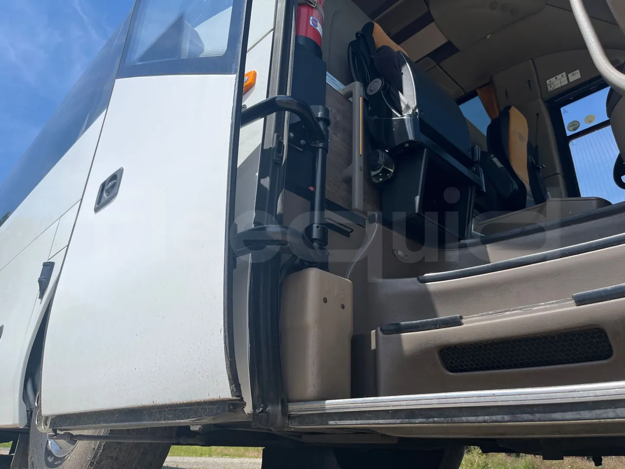 Iveco Magelys SFR2XX - EUR6 - 294kW - 12.265m - door mechanism photo