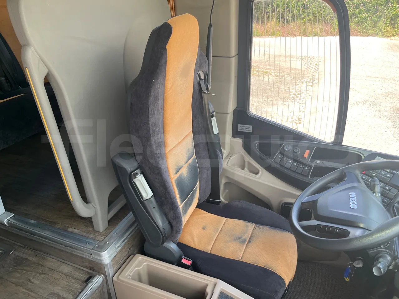 Iveco Magelys SFR2XX - EUR6 - 294kW - 12.265m - driver's seat photo