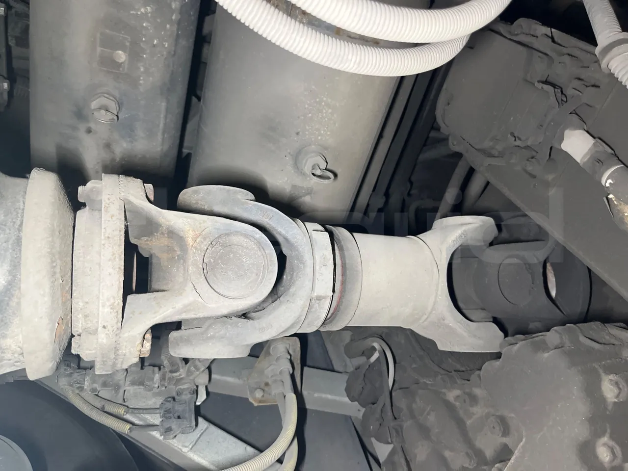Iveco Magelys SFR2XX - EUR6 - 294kW - 12.265m - driveshaft photo