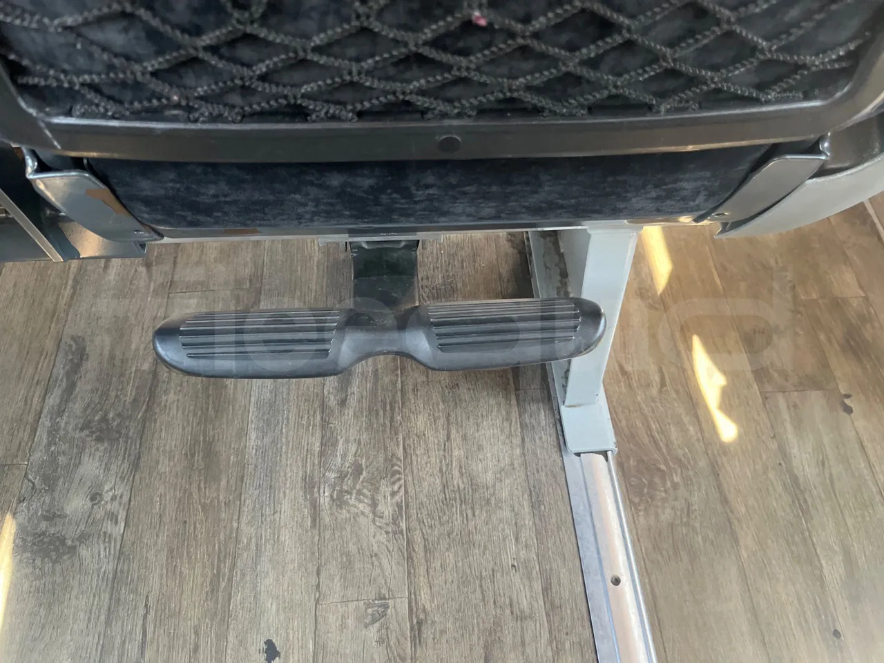 Iveco Magelys SFR2XX - EUR6 - 294kW - 12.265m - footrest detail photo