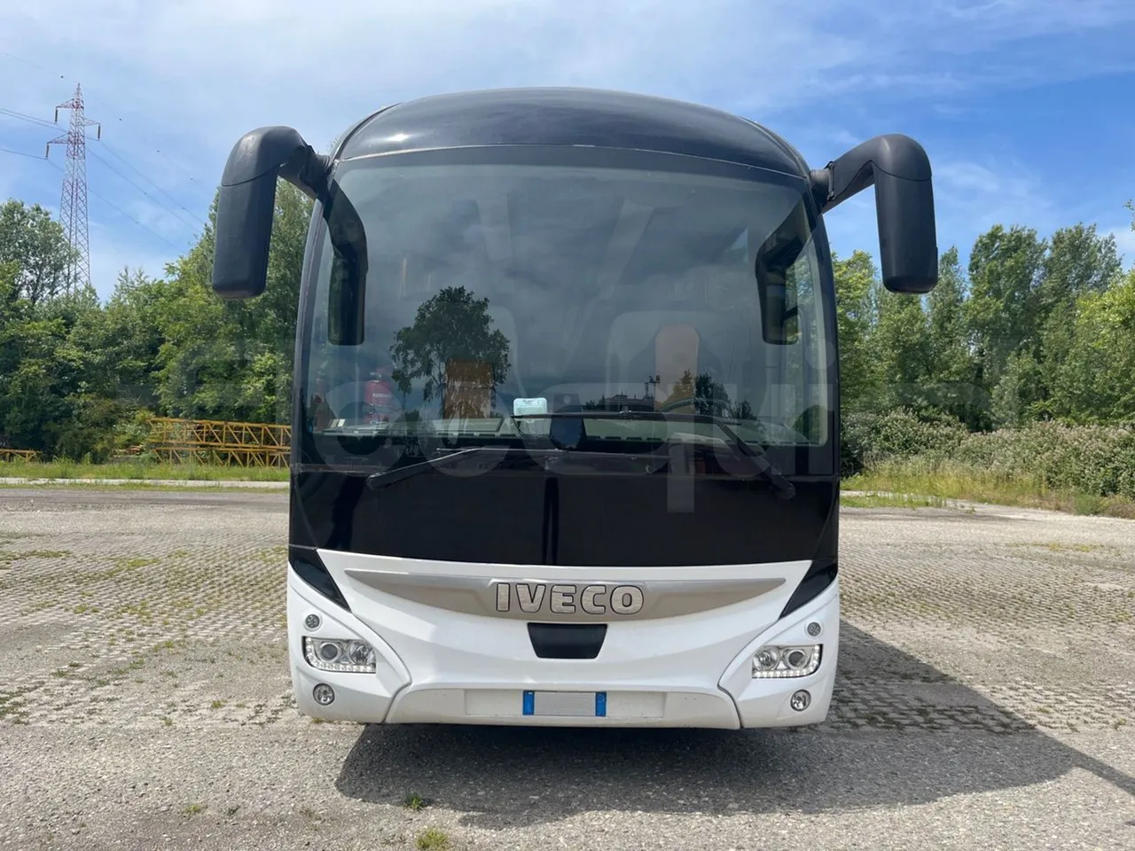 Iveco Magelys SFR2XX - EUR6 - 294kW - 12.265m - front photo