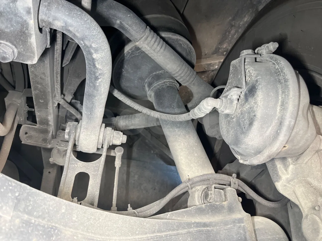 Iveco Magelys SFR2XX - EUR6 - 294kW - 12.265m - front shock absorbers left