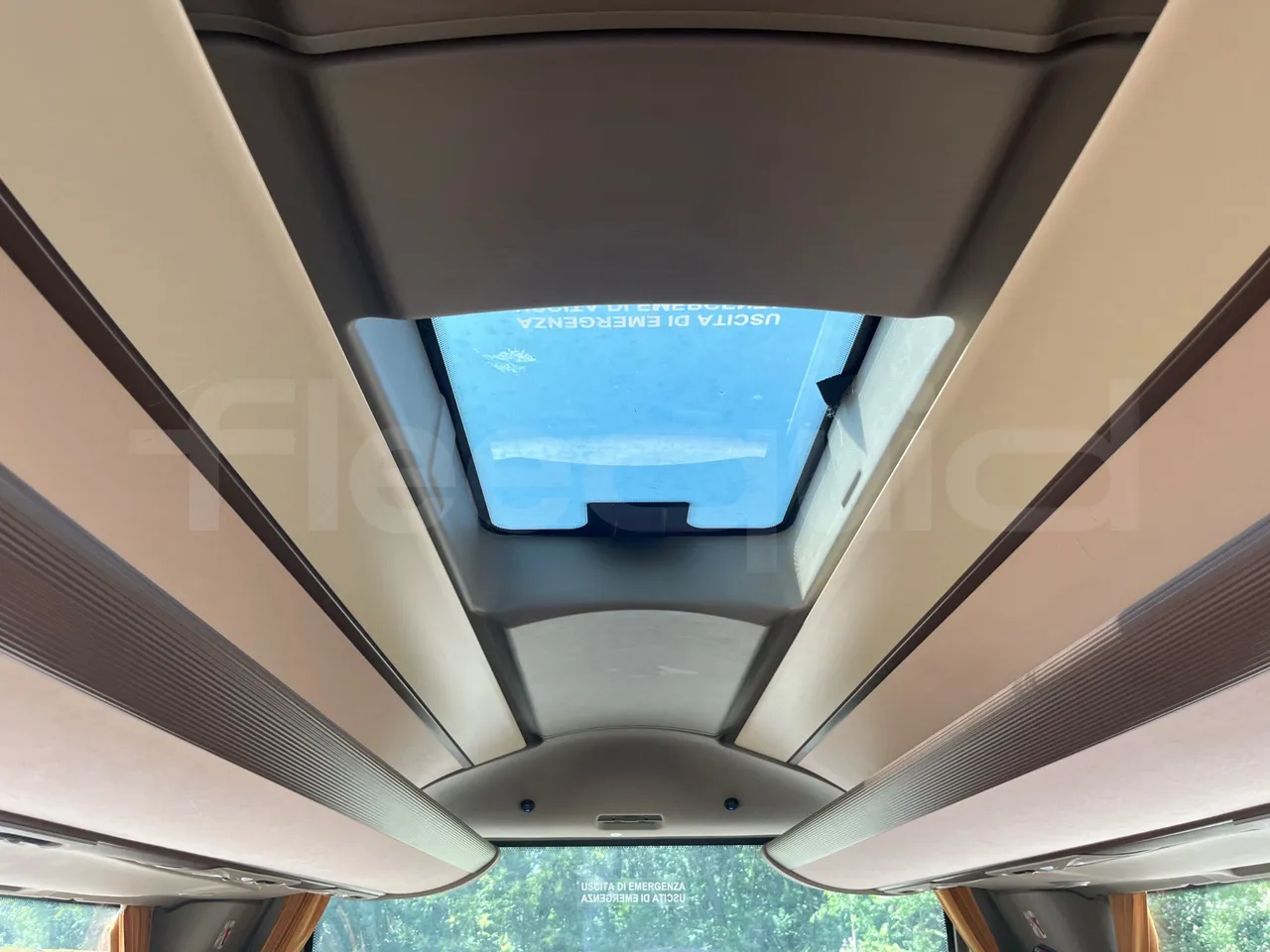 Iveco Magelys SFR2XX - EUR6 - 294kW - 12.265m - roof hatch 1