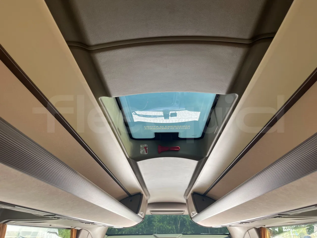 Iveco Magelys SFR2XX - EUR6 - 294kW - 12.265m - roof hatch 2