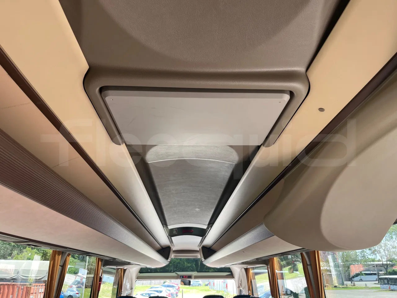 Iveco Magelys SFR2XX - EUR6 - 294kW - 12.265m - monitor detail photo
