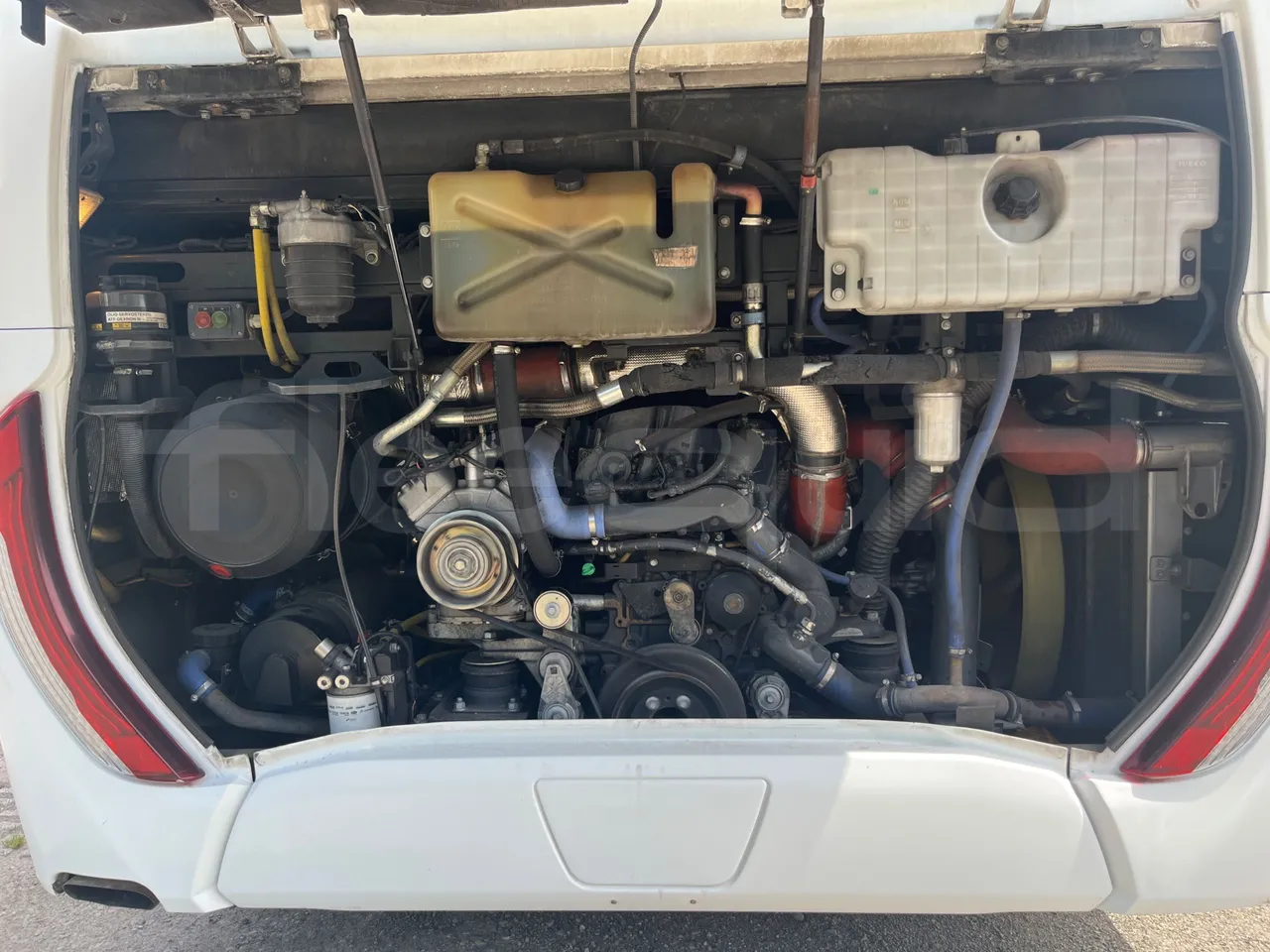 Iveco Magelys SFR2XX - EUR6 - 294kW - 12.265m - rear hatch open