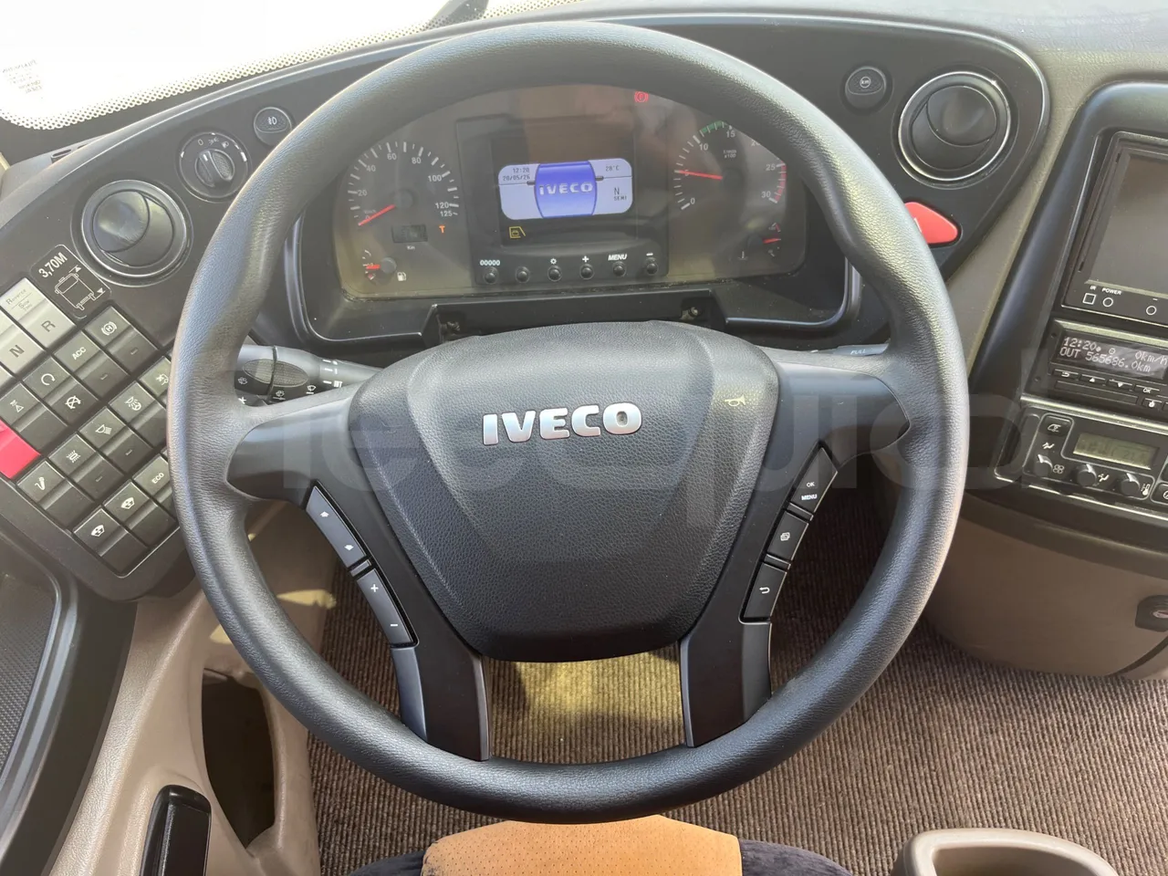 Iveco Magelys SFR2XX - EUR6 - 294kW - 12.265m - steering wheel photo