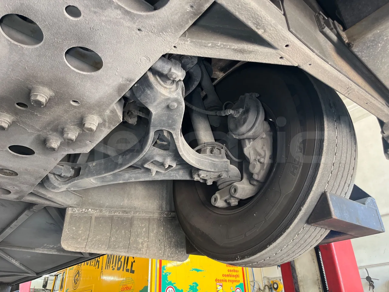 Iveco Magelys SFR2XX - EUR6 - 294kW - 12.265m - front axle left side