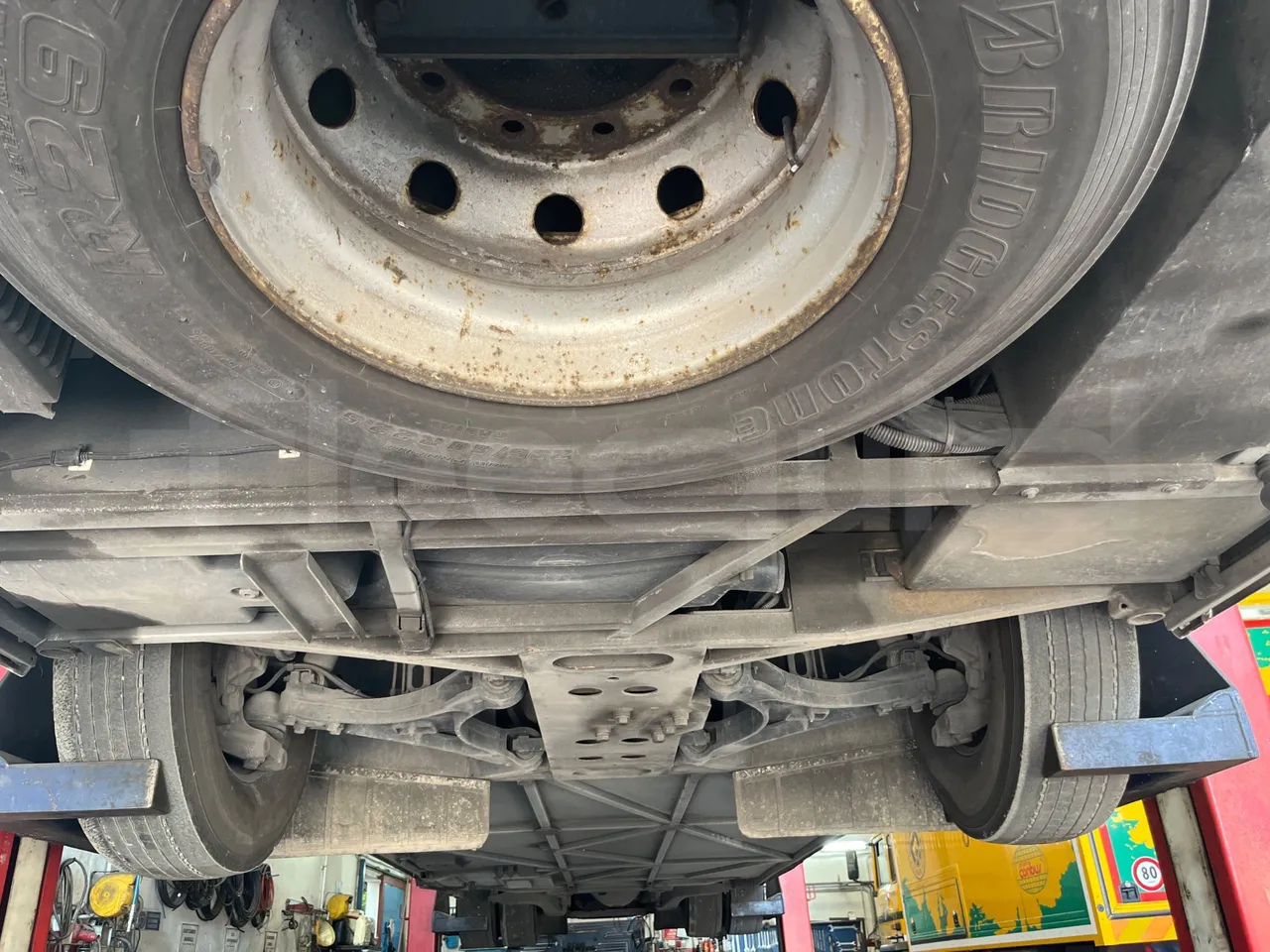 Iveco Magelys SFR2XX - EUR6 - 294kW - 12.265m - front undercarriage from front