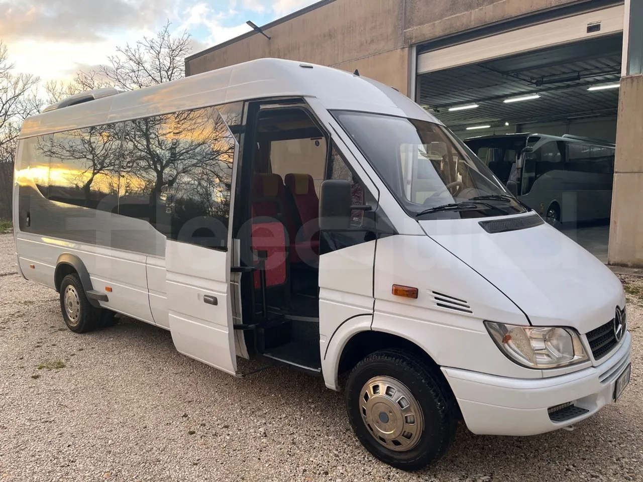 Mercedes-Benz Sprinter 416CD - EUR3 -115kW -6.945m - 3/4 right front doors open