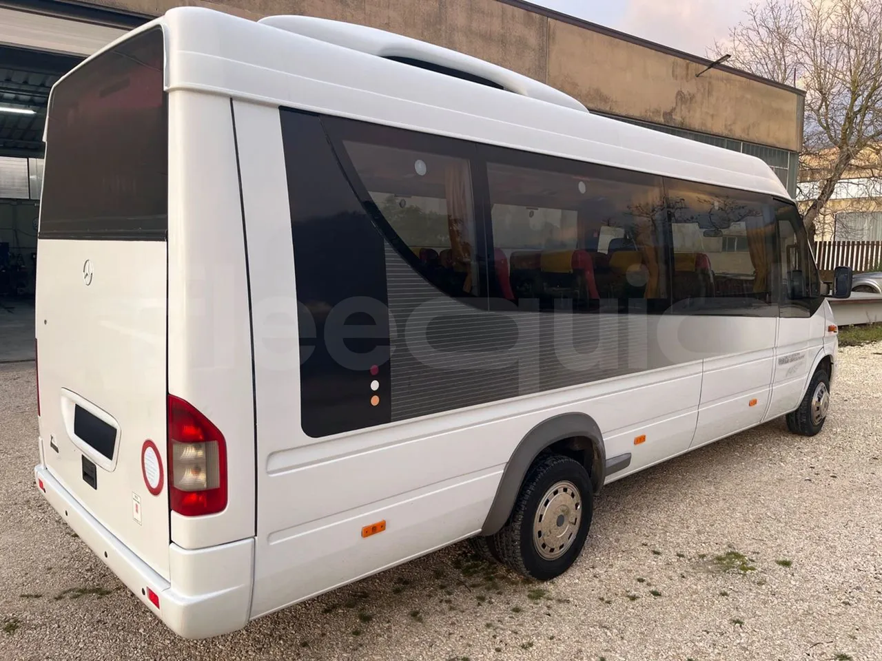 Mercedes-Benz Sprinter 416CD - EUR3 -115kW -6.945m - 3/4 right rear doors closed