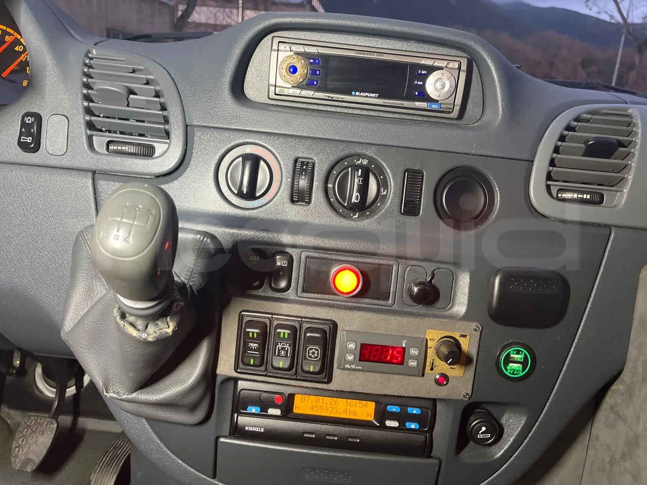 Mercedes-Benz Sprinter 416CD - EUR3 -115kW -6.945m - radio accessories photo