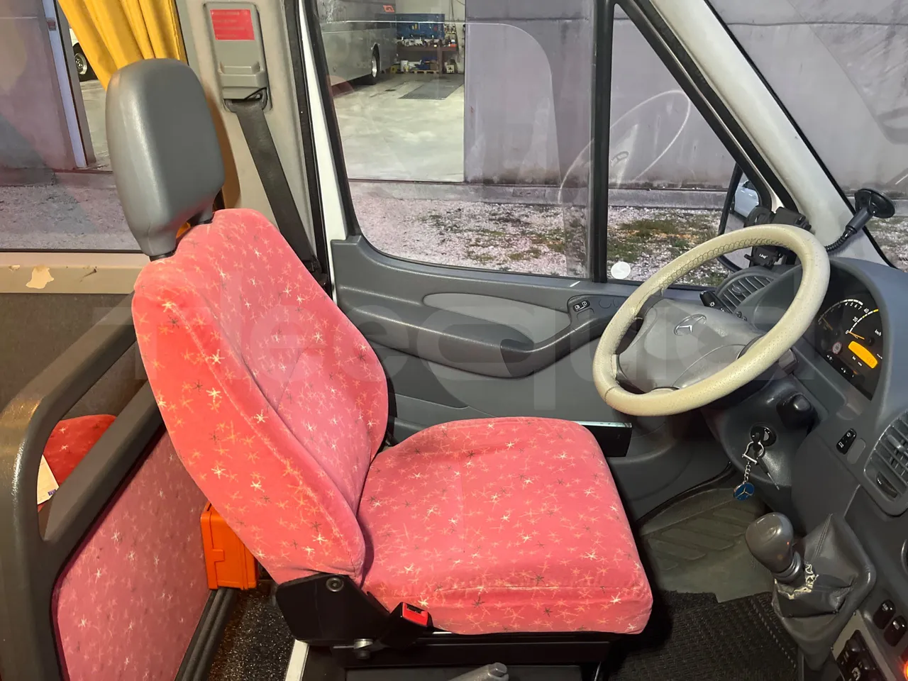 Mercedes-Benz Sprinter 416CD - EUR3 -115kW -6.945m - driver's seat photo