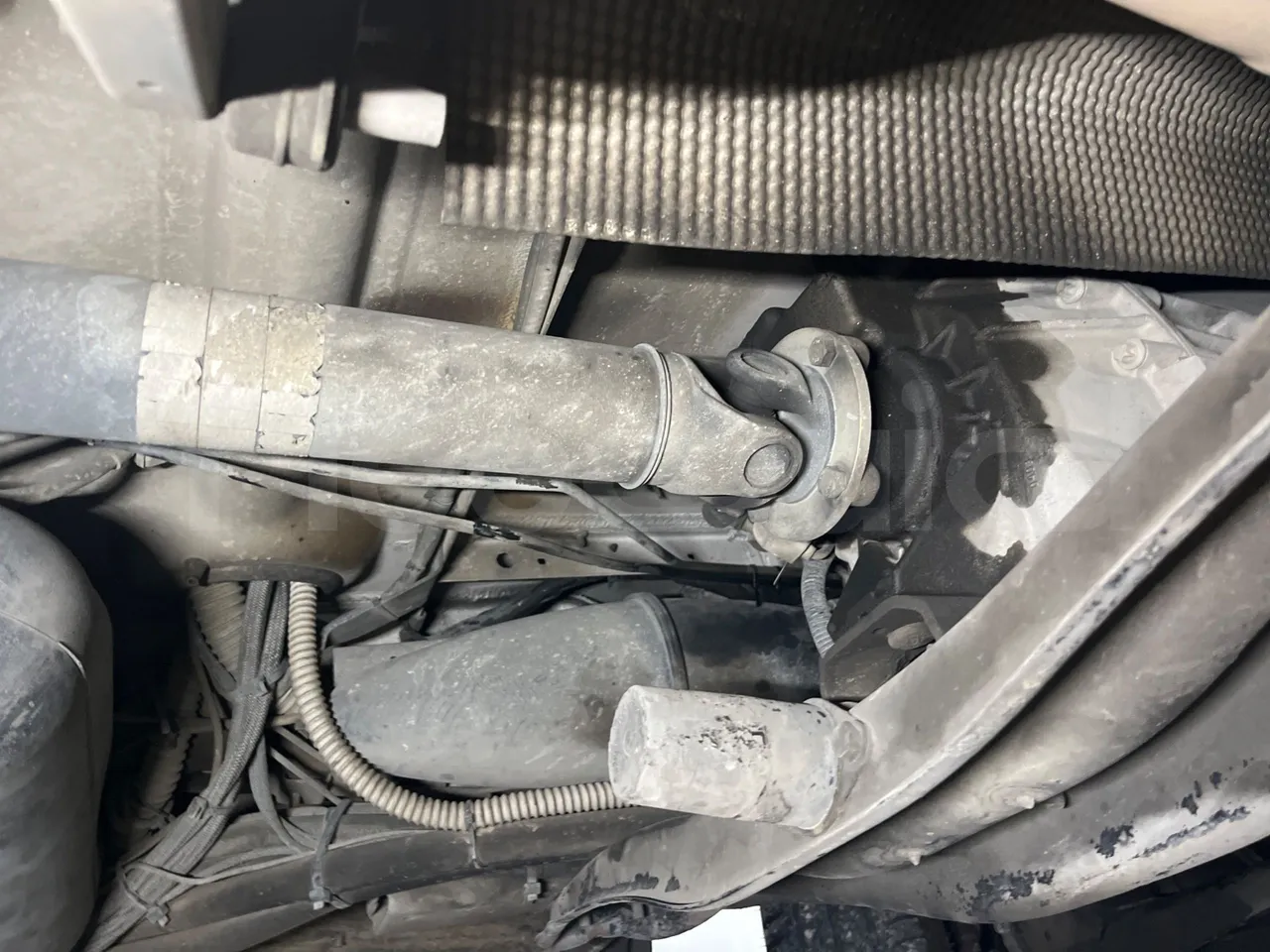 Mercedes-Benz Sprinter 416CD - EUR3 -115kW -6.945m - driveshaft photo