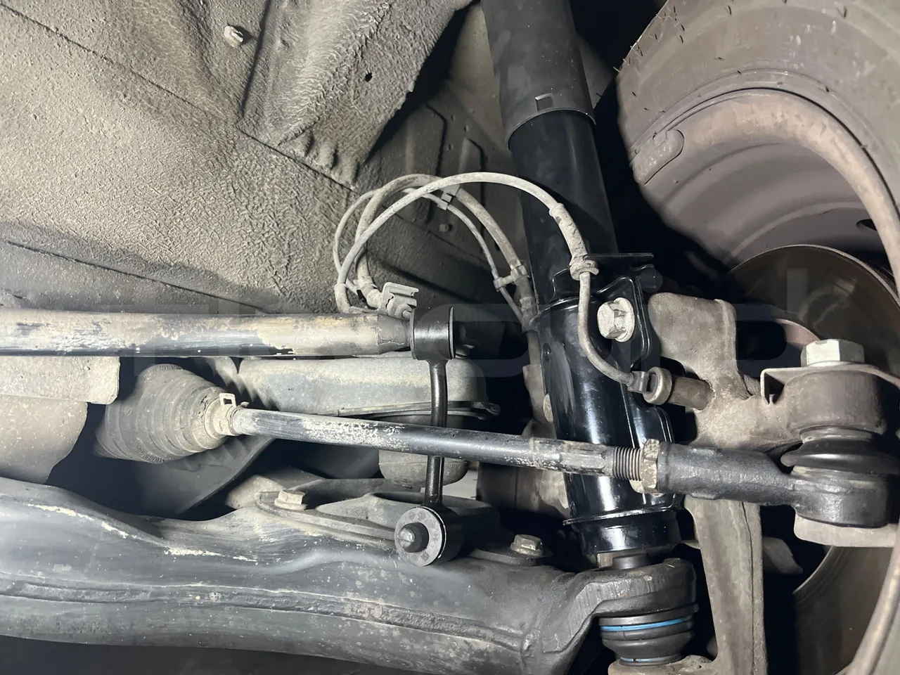 Mercedes-Benz Sprinter 416CD - EUR3 -115kW -6.945m - front shock absorbers left