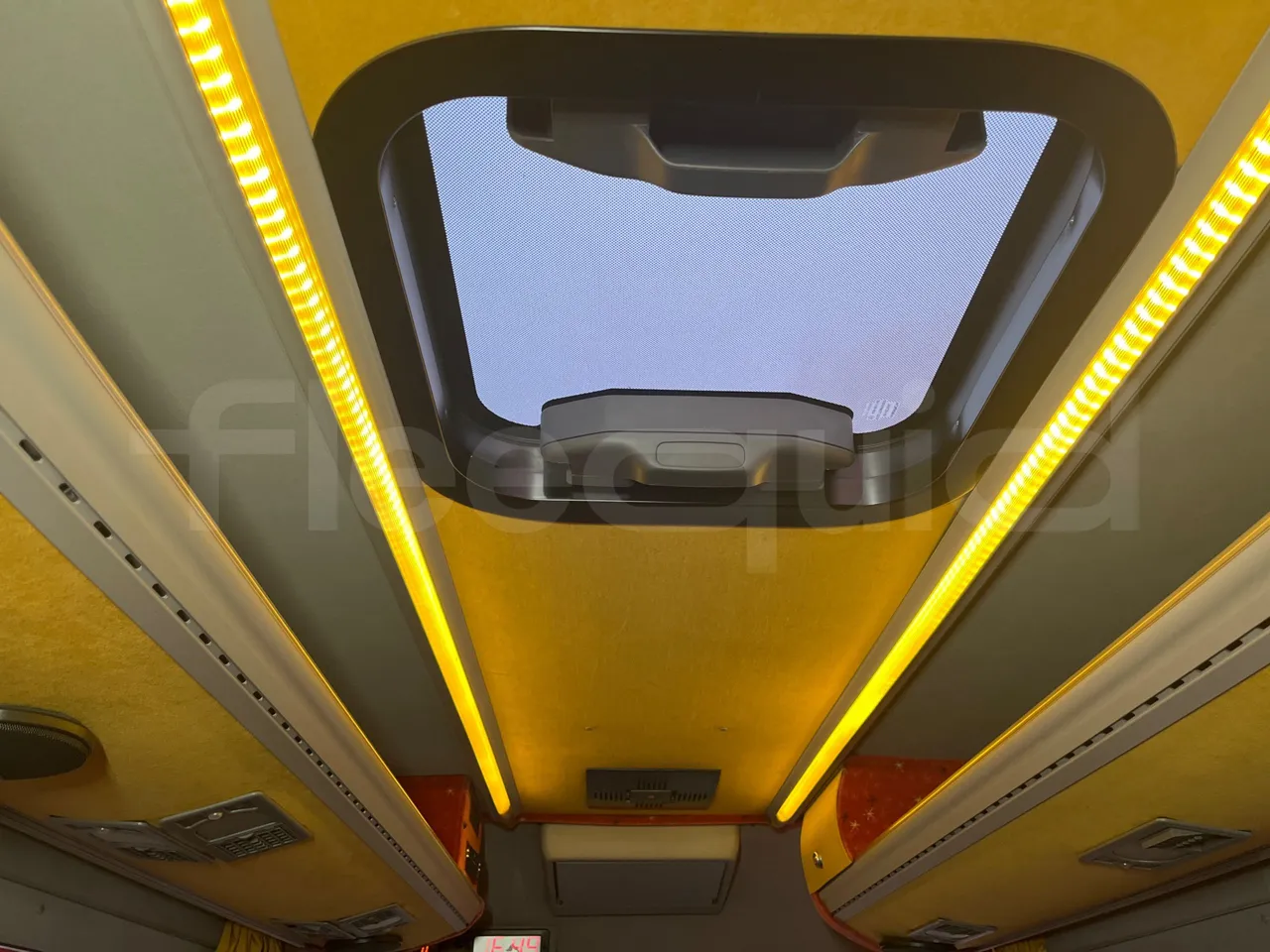 Mercedes-Benz Sprinter 416CD - EUR3 -115kW -6.945m - roof hatch 1