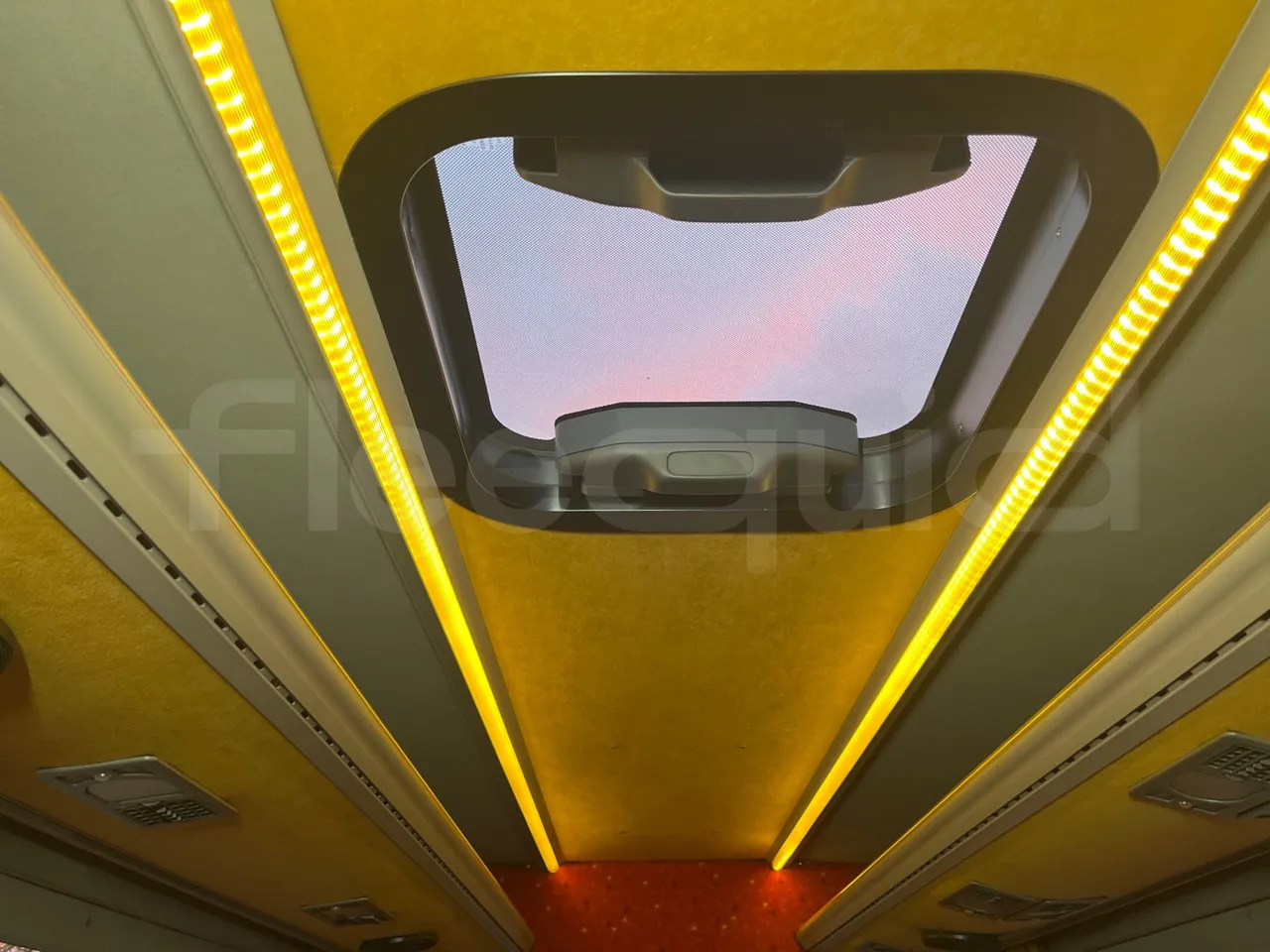 Mercedes-Benz Sprinter 416CD - EUR3 -115kW -6.945m - roof hatch 2