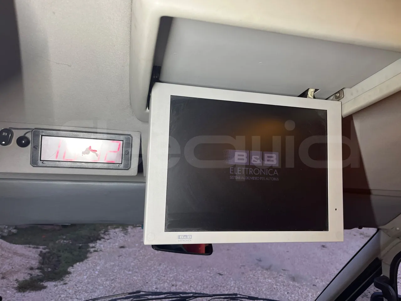 Mercedes-Benz Sprinter 416CD - EUR3 -115kW -6.945m - monitor detail photo