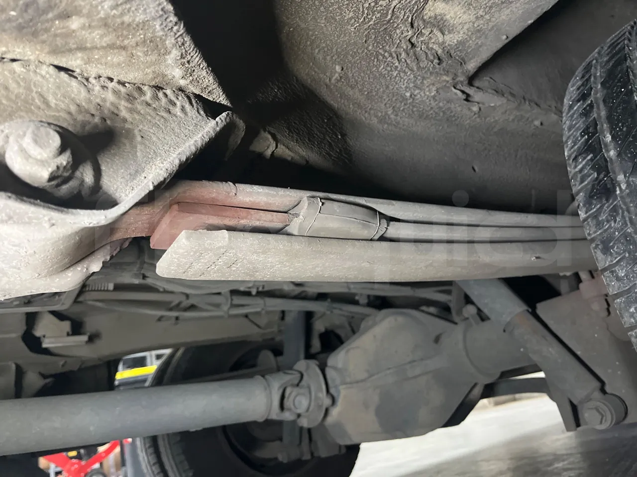 Mercedes-Benz Sprinter 416CD - EUR3 -115kW -6.945m - axle 2 shock absorbers 2 left