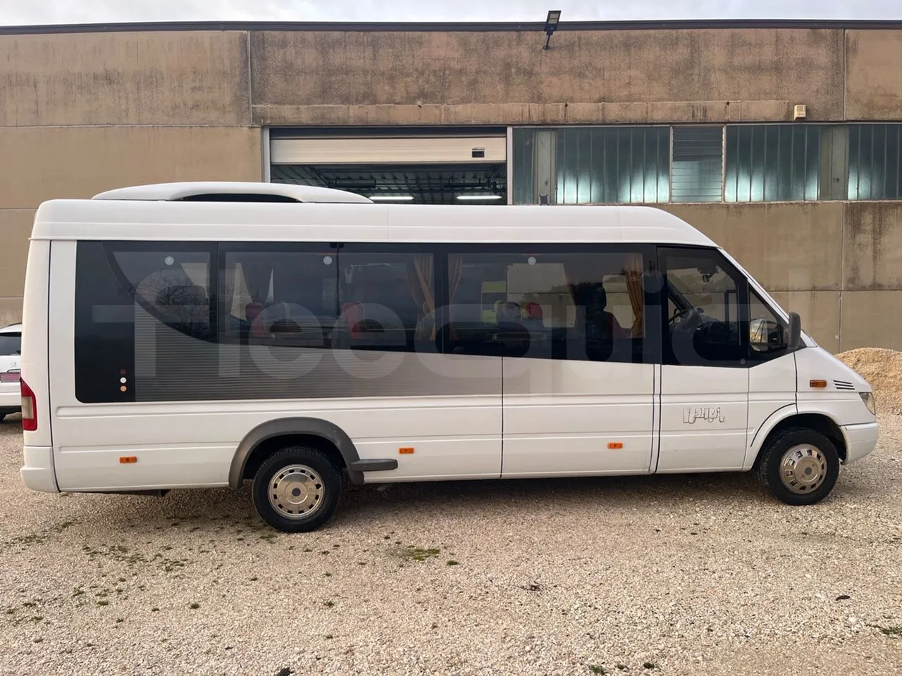 Mercedes-Benz Sprinter 416CD - EUR3 -115kW -6.945m - right side doors closed