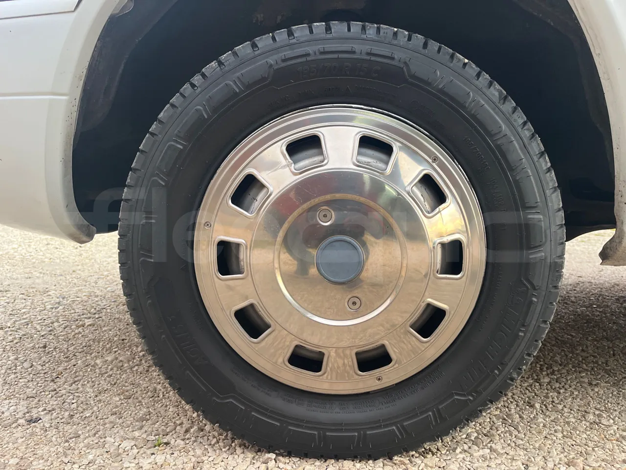 Mercedes-Benz Sprinter 416CD - EUR3 -115kW -6.945m - front left tire measurements