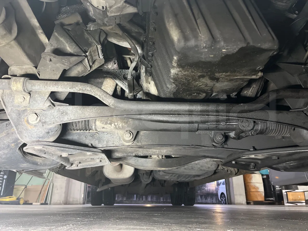 Mercedes-Benz Sprinter 416CD - EUR3 -115kW -6.945m - front undercarriage from front