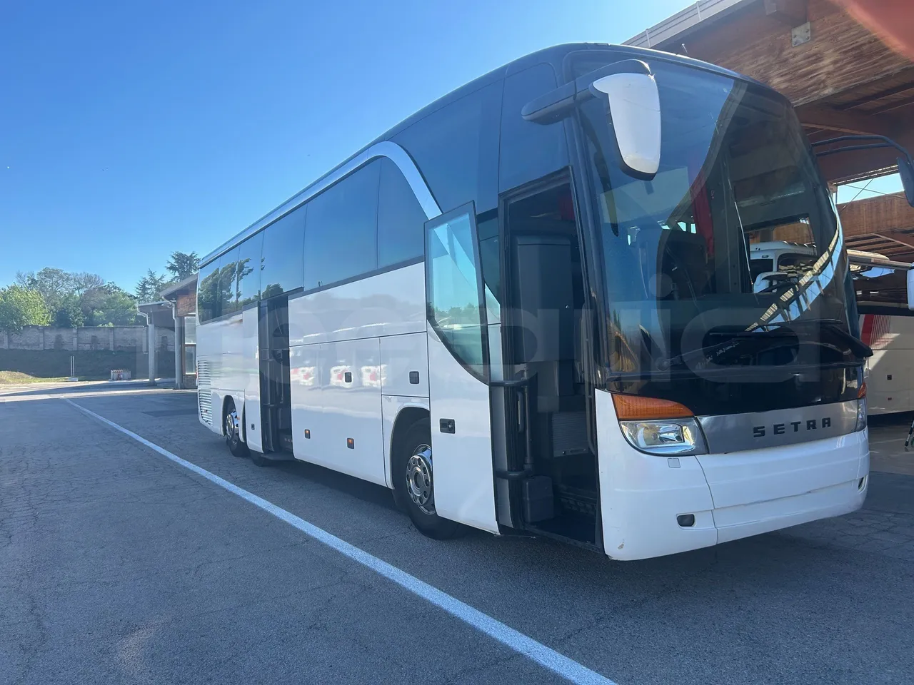 Setra S415 - 3/4 Front Right Side Doors Open