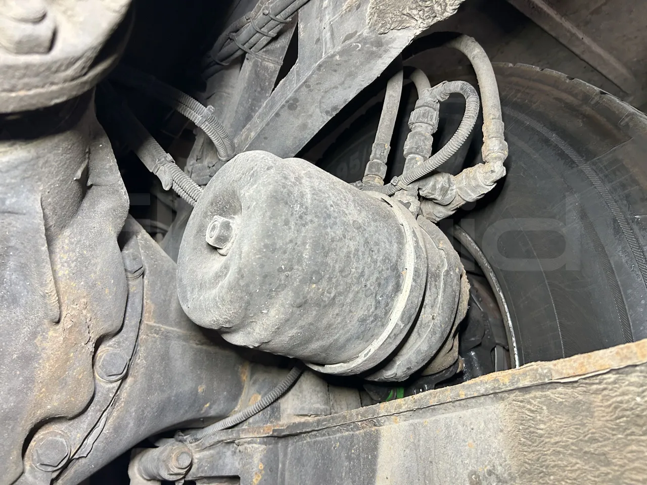 Setra S415 - Second Axle Caliper Brakes Right Side