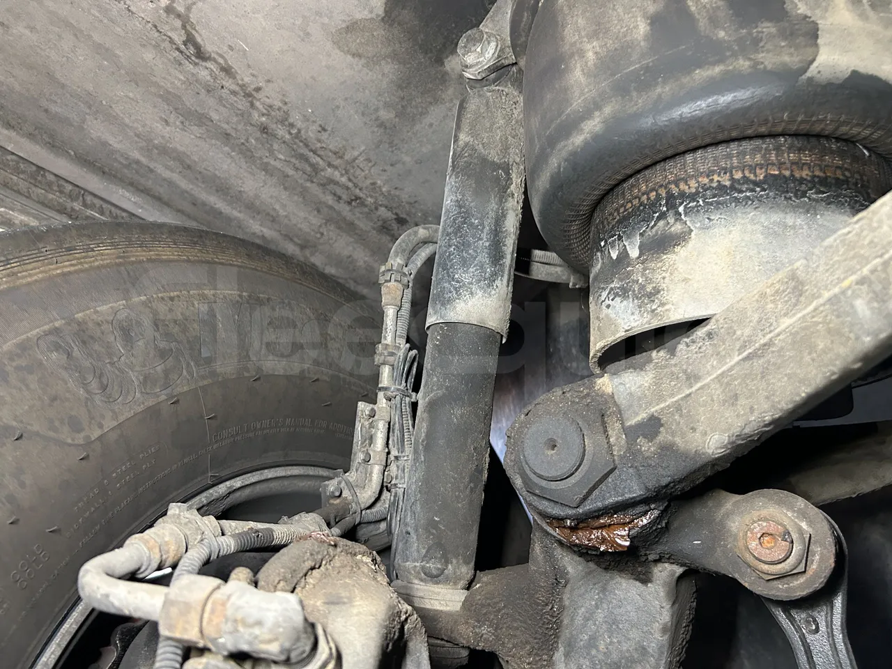 Setra S415 - First Axle Shock Absorbers Right Side
