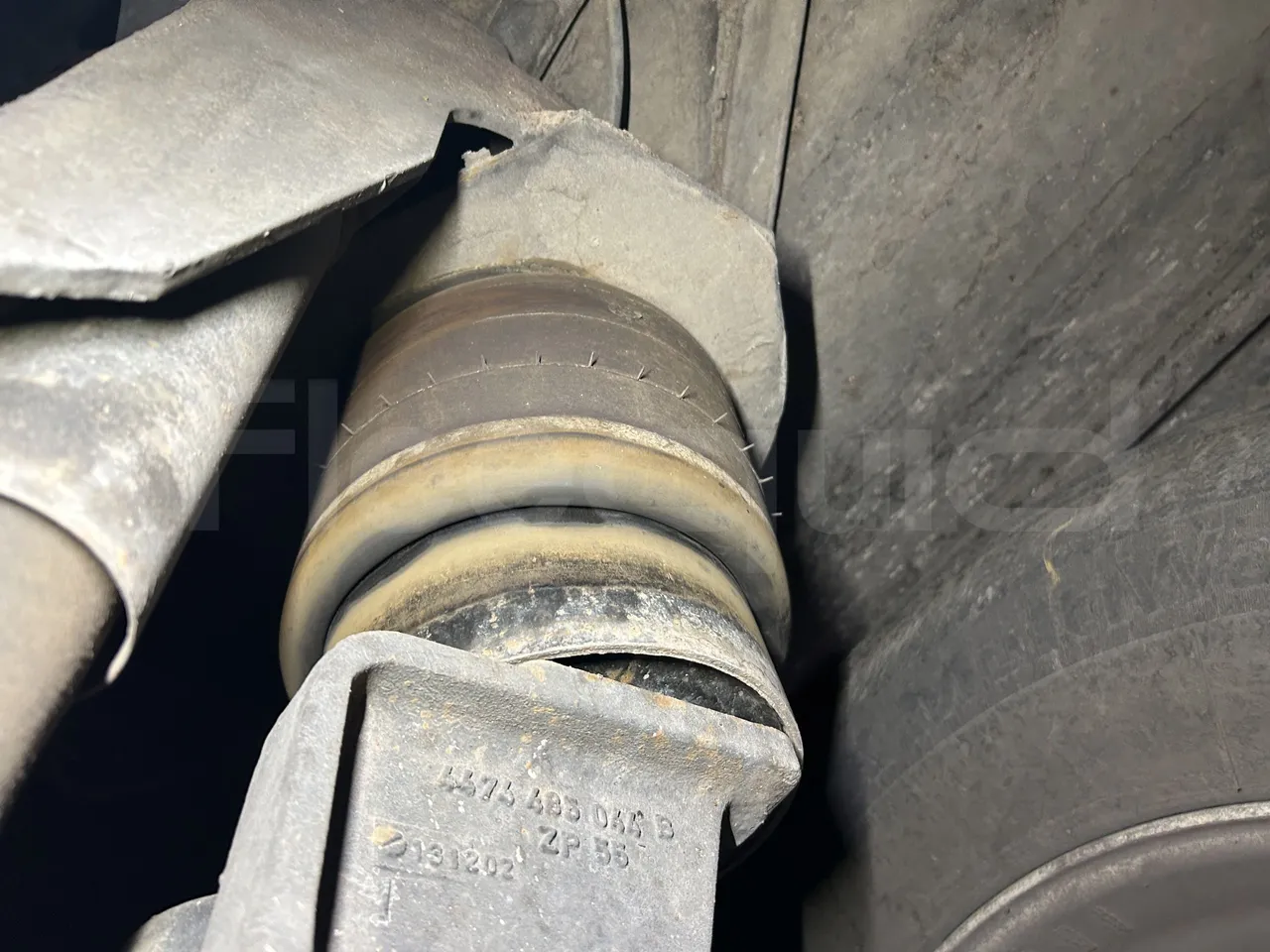 Setra S415 - Third Axle First Air Springs Left Side