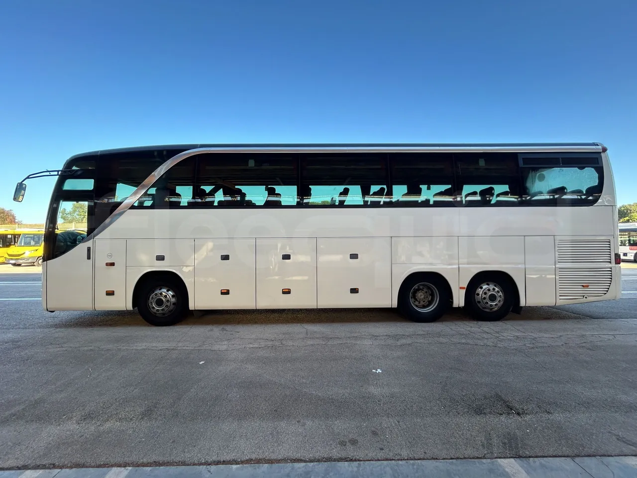 Setra S415 - Left Side