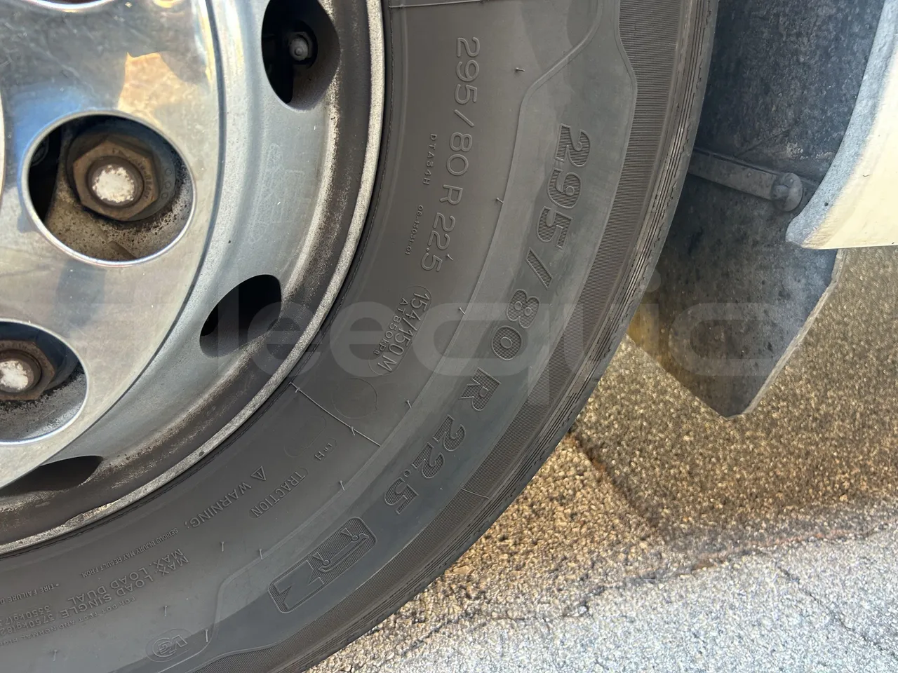 Setra S415 - First Axle Left Side: Tyre Size