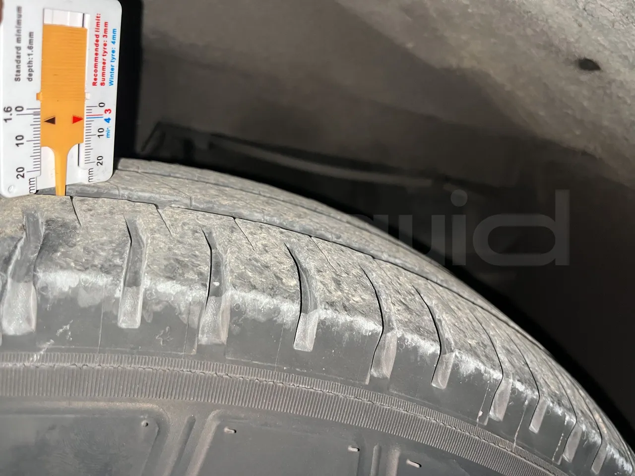 Iveco Daily - First Axle Left Side: Tyre Thickness