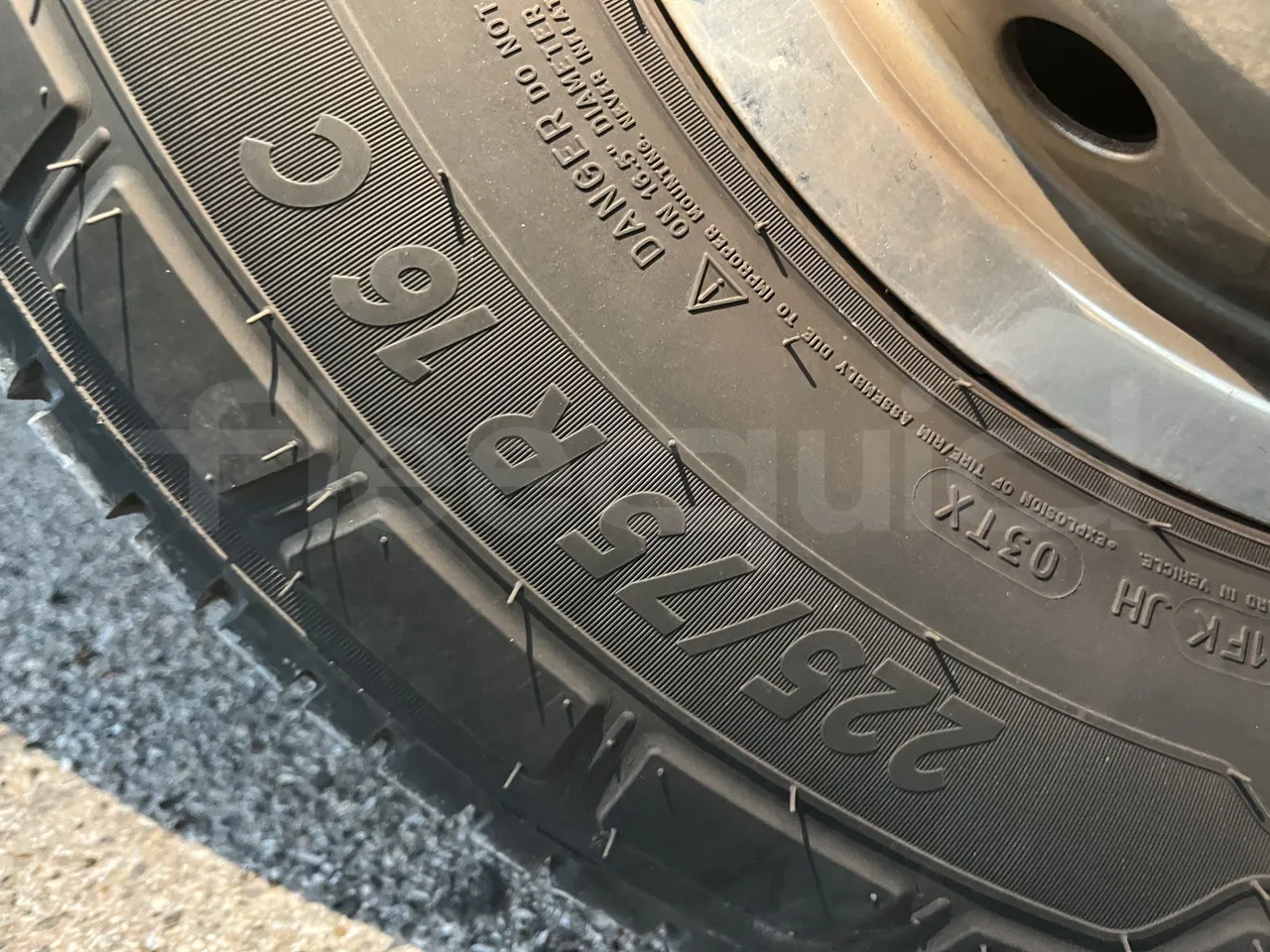 Iveco Daily - First Axle Left Side: Tyre Size