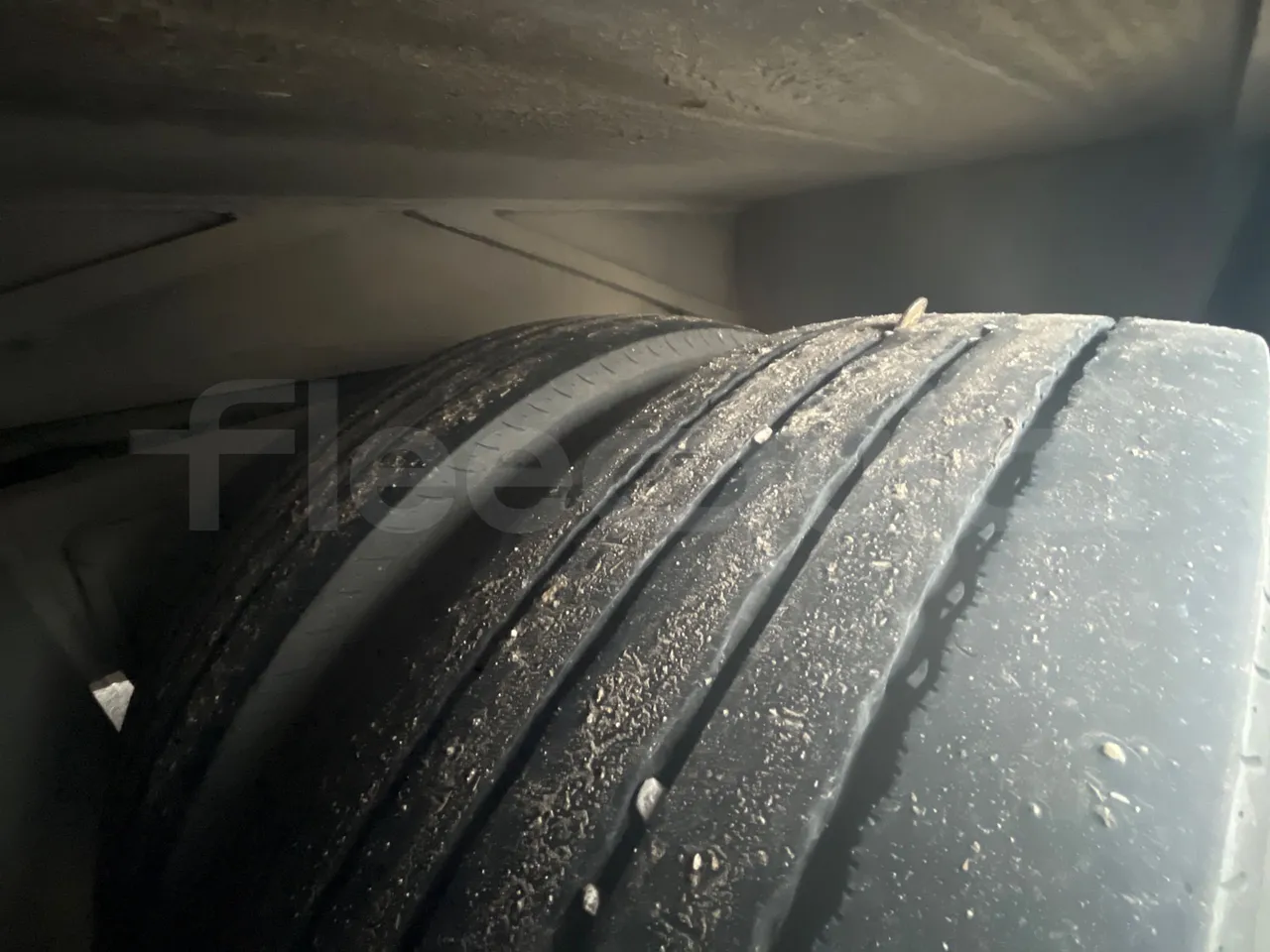 Irisbus 397E.12 397E.12 - EUR5 -  243kW - 12.920m - tread condition front tires left