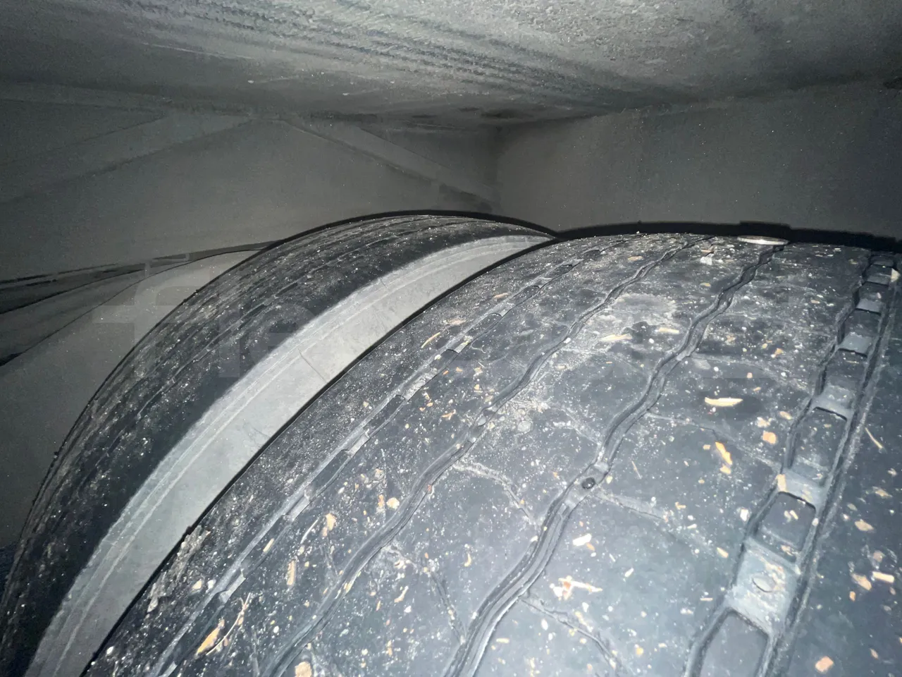 Irisbus 397E.12 397E.12 - EUR5 -  243kW - 12.920m - tread condition front tires right