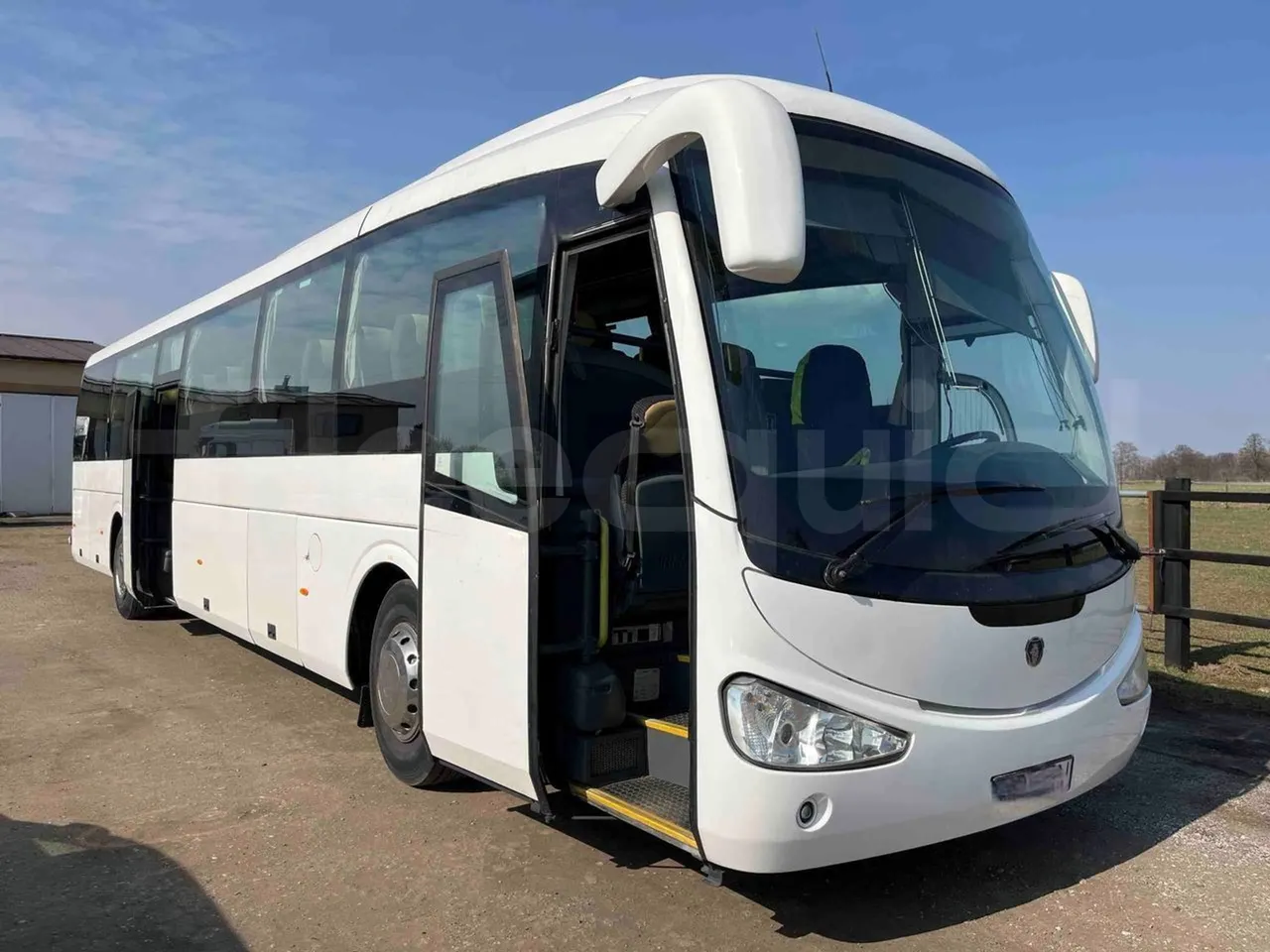 Irizar Scania I4 - Euro5 - 250 kW - 12.900mt - 3/4 right front doors open
