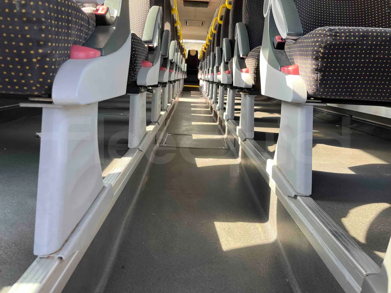 Irizar Scania I4 - Euro5 - 250 kW - 12.900mt - seat brackets photo