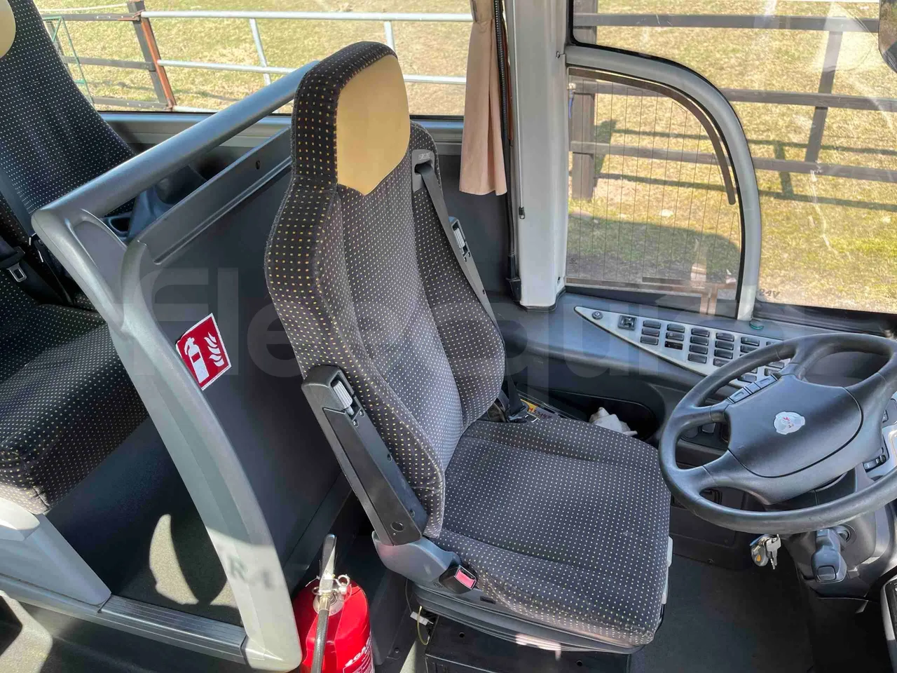 Irizar Scania I4 - Euro5 - 250 kW - 12.900mt - driver's seat photo