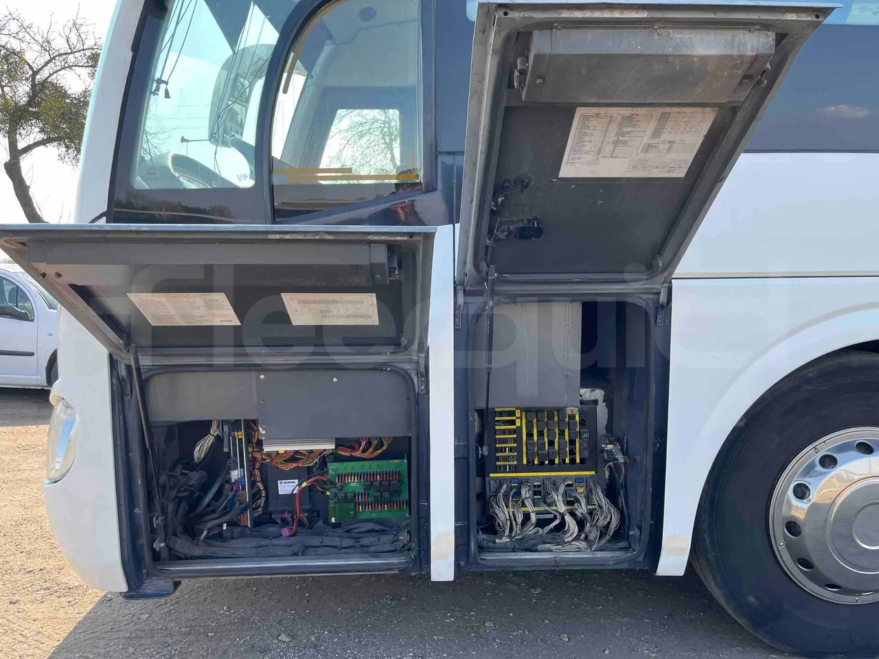 Irizar Scania I4 - Euro5 - 250 kW - 12.900mt - external compartments photo