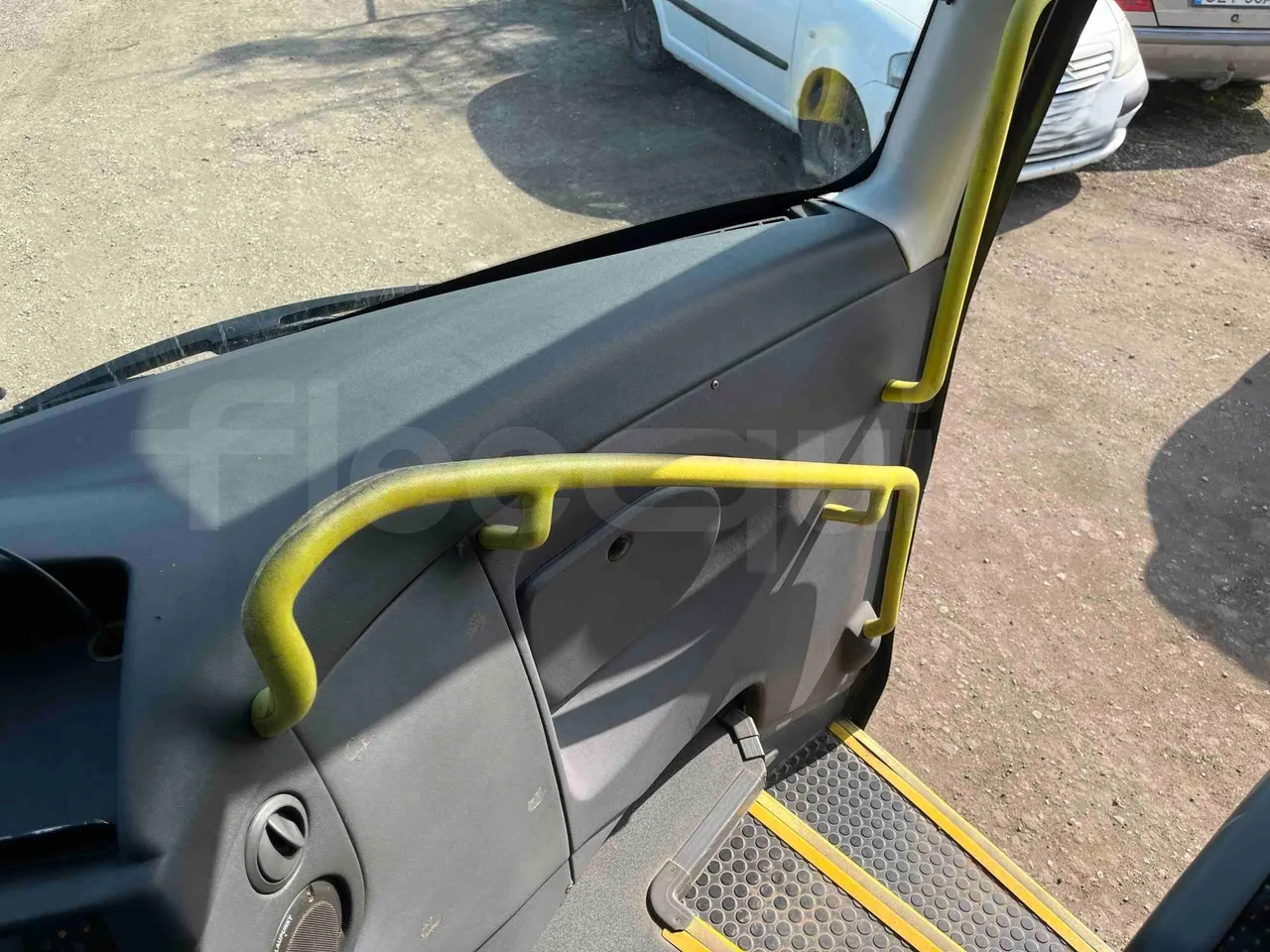 Irizar Scania I4 - Euro5 - 250 kW - 12.900mt - handrails photo