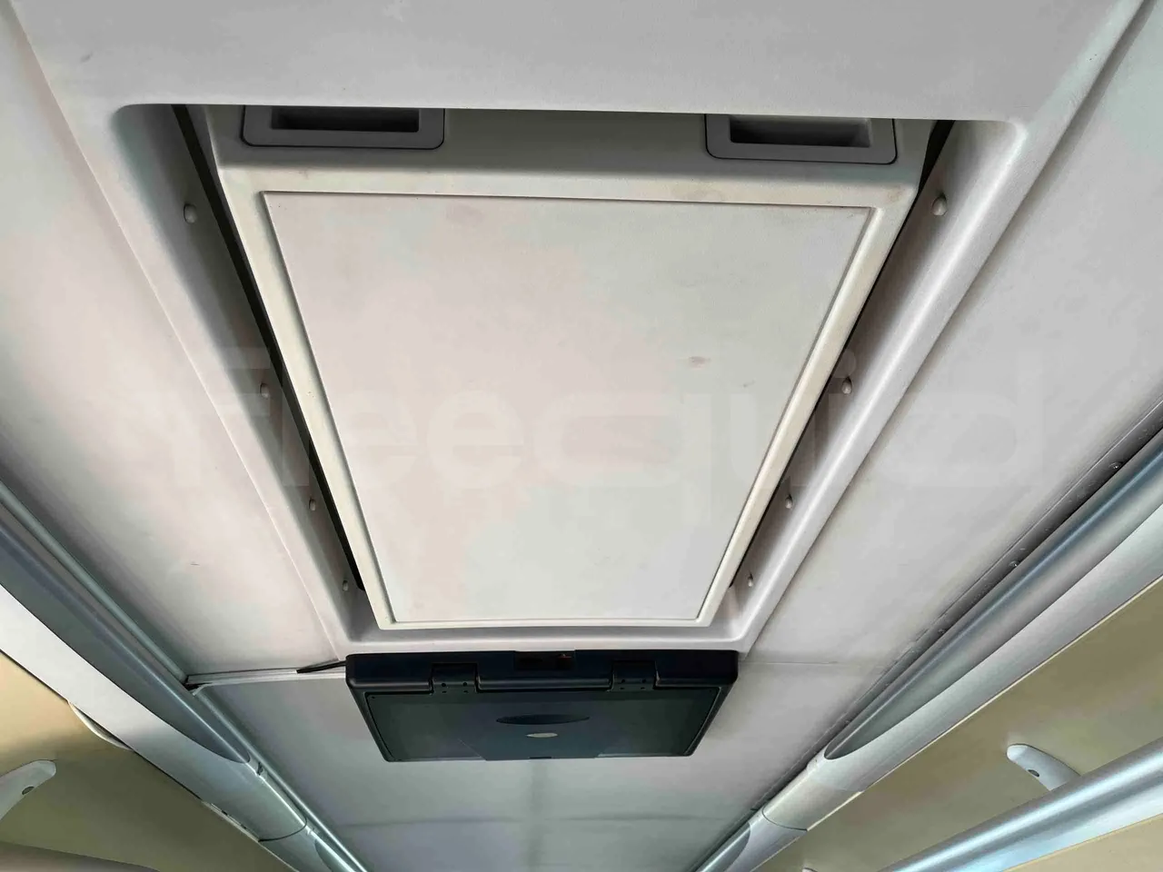 Irizar Scania I4 - Euro5 - 250 kW - 12.900mt - roof hatch 1