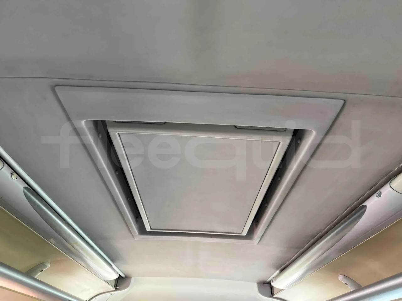 Irizar Scania I4 - Euro5 - 250 kW - 12.900mt - roof hatch 2