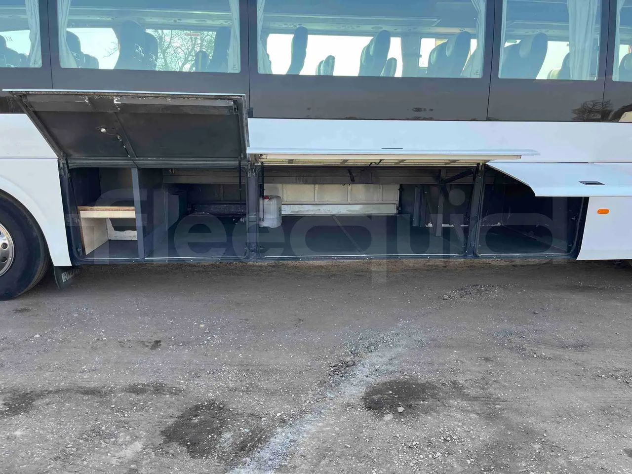 Irizar Scania I4 - Euro5 - 250 kW - 12.900mt - luggage rack photo