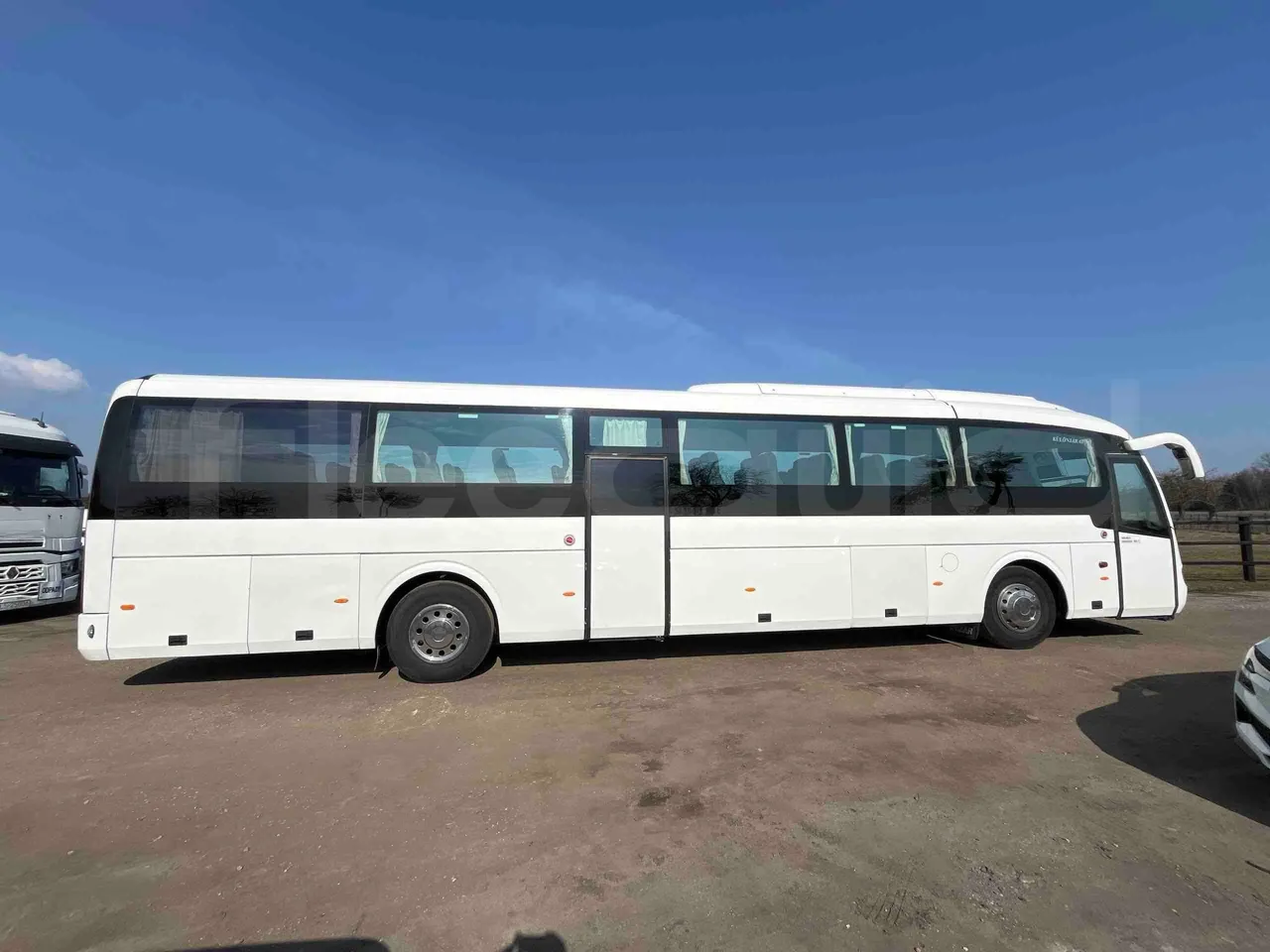 Irizar Scania I4 - Euro5 - 250 kW - 12.900mt - right side doors closed