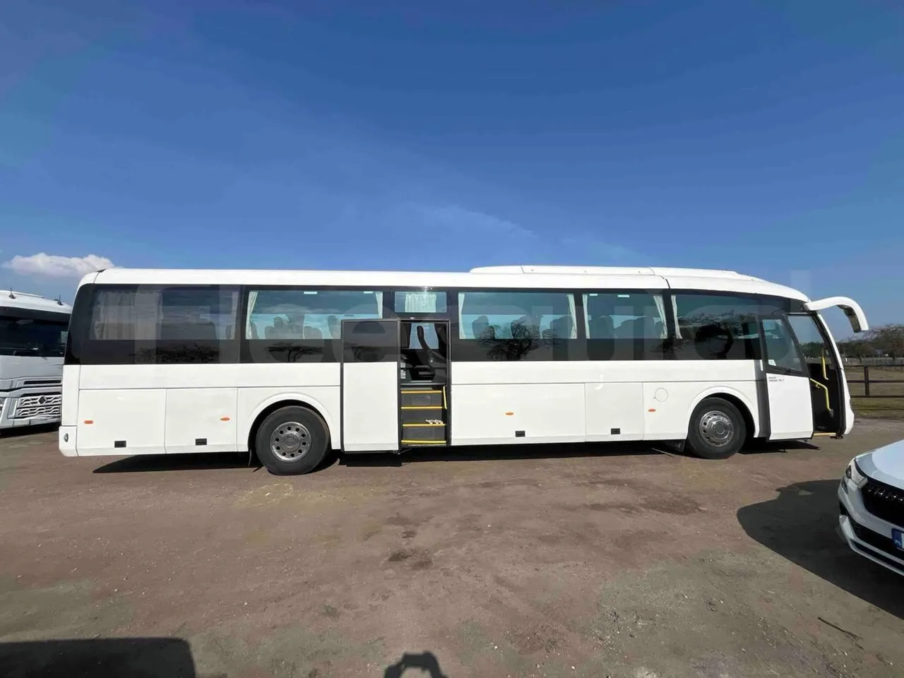 Irizar Scania I4 - Euro5 - 250 kW - 12.900mt - right side doors open