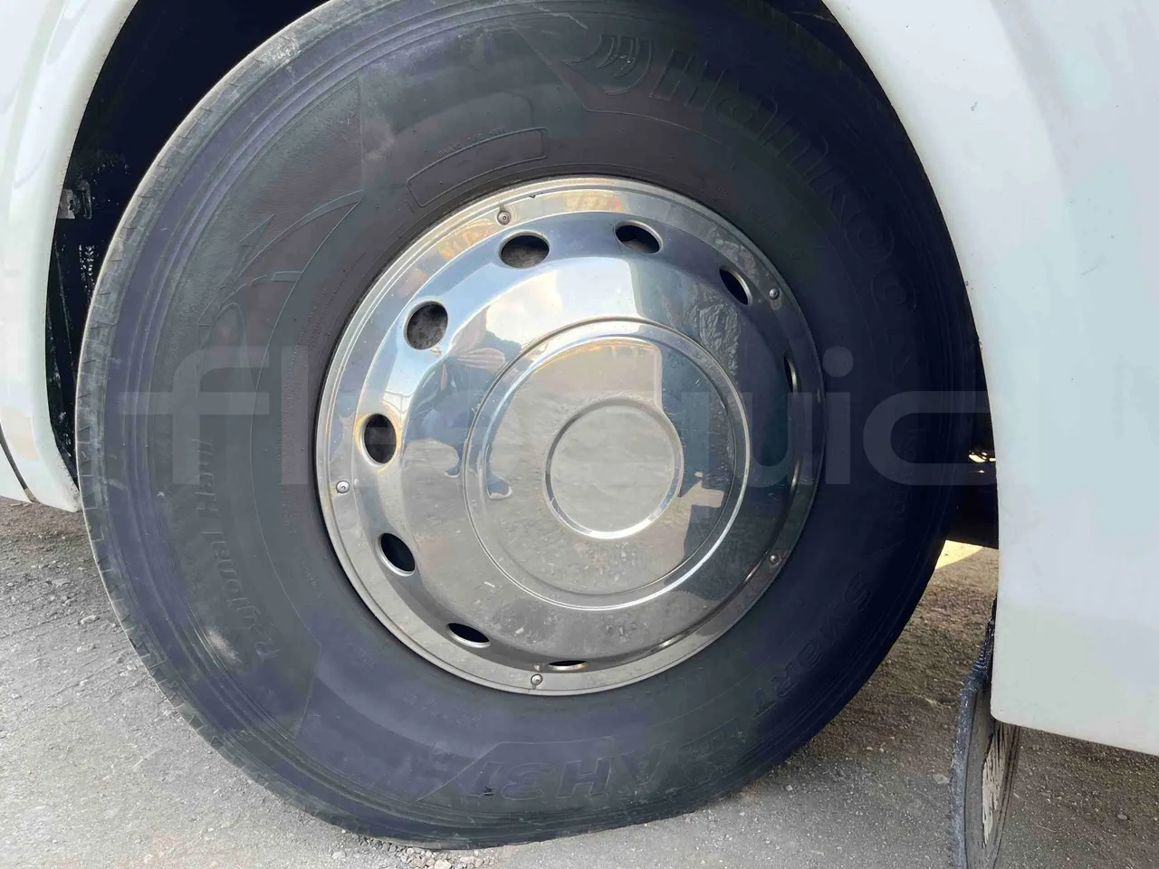 Irizar Scania I4 - Euro5 - 250 kW - 12.900mt - front left tire measurements